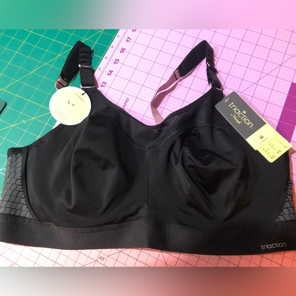BNWT Women’s Triumph Triaction Bra
